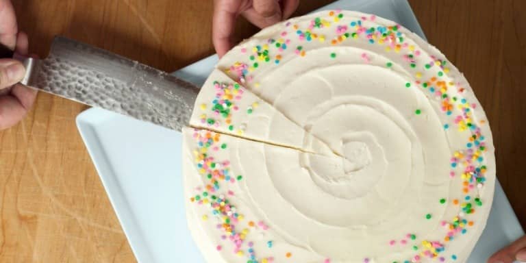 học cách cắt bánh kem