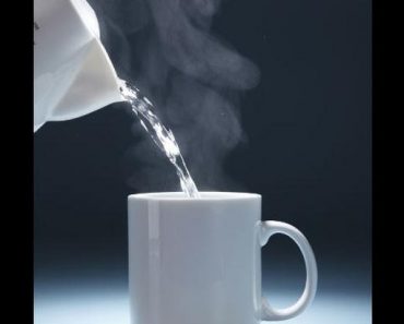 Một cốc nước nóng "trị" đến 6 bệnh thường gặp: Đơn giản nhưng nhiều người quên làm